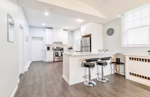 Kirkendall North Apartment | Bright and Modern 2BR Apartment with Netflix!