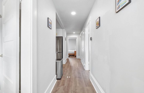 Wallingford Apartment | Bright and comfortable 2BD w/AC Near UW dedicated FREE Parking