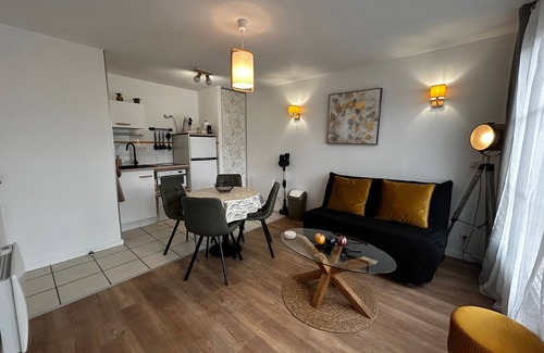 La Roche-Posay Apartment | Bright and comfy 200m from Thermes! With WIFI, pool and private parking.