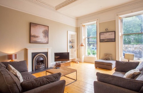 Pollokshields Apartment | Bright and cosy 1 bed apartment in Pollokshields