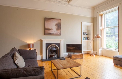 Pollokshields Apartment | Bright and cosy 1 bed apartment in Pollokshields