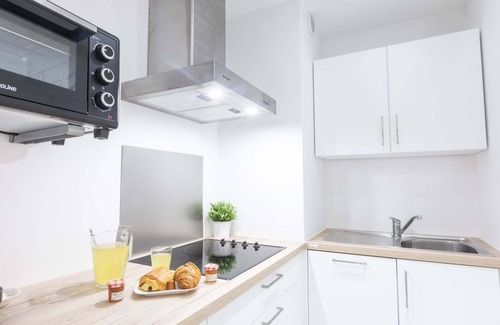 Juan-les-Pins Apartment | Bright and Cosy 4A - Studio Apartment, Sleeps 2