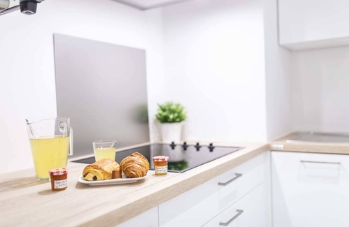 Juan-les-Pins Apartment | Bright and Cosy 4A - Studio Apartment, Sleeps 2