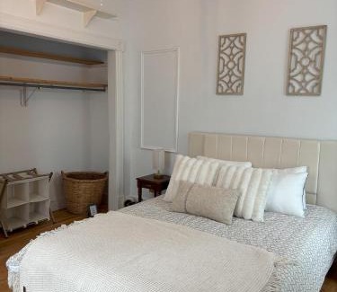 Saugerties South House | Bright and Cozy Room Saugerties