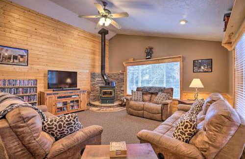 Meadow View Heights House | Bright and Cozy Duck Creek Cabin with Grill and Fire Pit