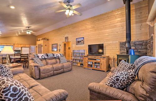 Meadow View Heights House | Bright and Cozy Duck Creek Cabin with Grill and Fire Pit