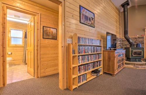 Meadow View Heights House | Bright and Cozy Duck Creek Cabin with Grill and Fire Pit