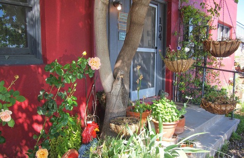 Clarkdale Apartment | Bright and open loft style studio