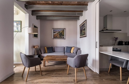 la Vila de Gracia Apartment | Bright and Quiet Duplex Apartment