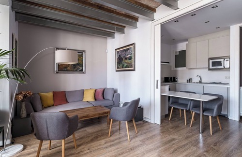 la Vila de Gracia Apartment | Bright and Quiet Duplex Apartment