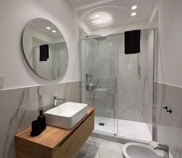 Sestri Ponente Apartment | Bright and Spacious Elegant Apartment 5 min Airport