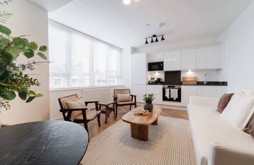 Chester Apartment | Bright Apartment in Chester's Heart