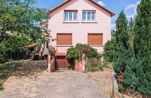 Lingolsheim Apartment | Bright apartment in Lingolsheim for 6 people