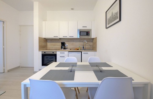 Avoine Apartment | Bright apartment in the center of Avoine