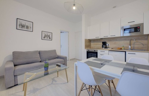 Avoine Apartment | Bright apartment in the center of Avoine