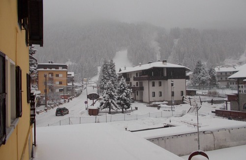 Ponte di Legno Apartment | Bright Apartment Near the Ski Slopes, in a Central Area