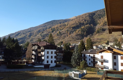Ponte di Legno Apartment | Bright Apartment Near the Ski Slopes, in a Central Area