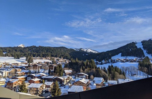 Les Gets Apartment | Bright apartment with terrace, parking and WiFi in Les Gets