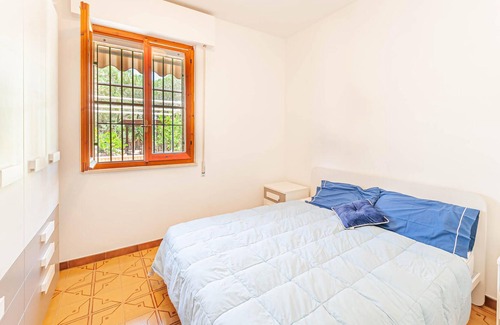 Centro Commerciale Apartment | Bright apartment with shared outdoor pool, just a few steps from the sandy beach.