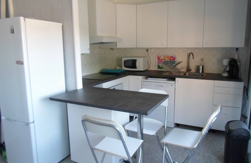 Balaruc-les-Bains Apartment | Bright Apt with WIFI & AC near Thermes