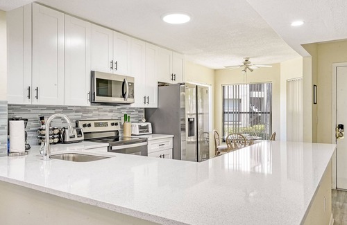 South Bradenton Condo | BRIGHT, BEAUTIFULLY UPGRADED FIRST FLOOR END-UNIT AT SHOREWALK