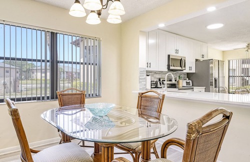 South Bradenton Condo | BRIGHT, BEAUTIFULLY UPGRADED FIRST FLOOR END-UNIT AT SHOREWALK