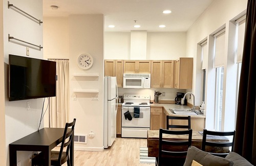 Belltown Condo | Bright Belltown Studio