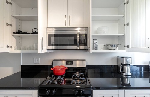 Sawtelle Apartment | Bright Brentwood 2BR w/Outdoor Pool, walk to shops, by Blueground