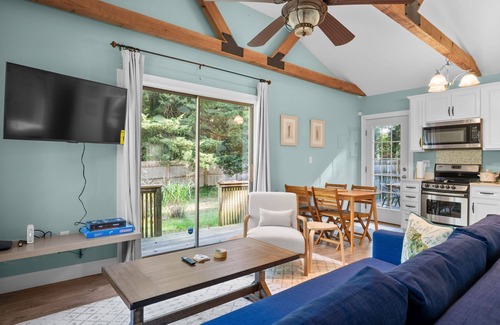 East Sandwich House | Bright Cape Cod Cottage, Half Mile to Beach