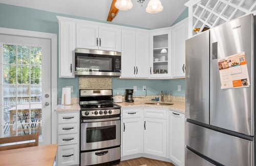 East Sandwich House | Bright Cape Cod Cottage, Half Mile to Beach