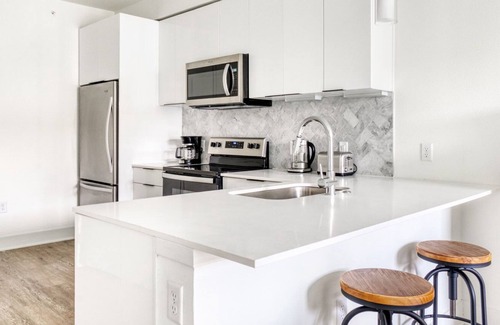 Brentwood Apartment | Bright Central Austin 1BR w/ Pool, Roof & W/D, nr Domain, by Blueground
