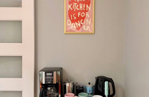 Tower Grove South House | Bright & Cheerful-Near Restaurants, Coffee, & Large Park. King Bed Dogs Allowed