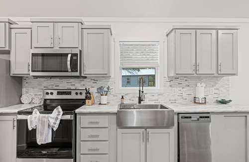 Fredericksburg Cabin | Bright Classic Cabin at the SKYE Texas Hill Country Resort!
