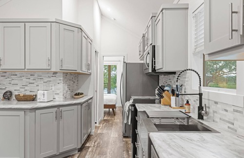 Fredericksburg Cabin | Bright Classic Cabin at the SKYE Texas Hill Country Resort!