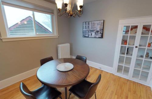 Centretown Apartment | Bright, Clean, Private. In the Heart of Downtown! Parking, Wi-Fi and Netflix included