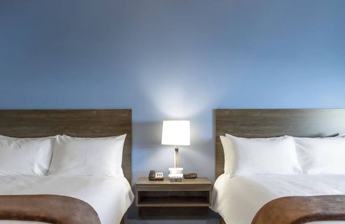 Midland Hotel | Bright, Clean Room w/Kitchen – Ideal for Work or Getaways!