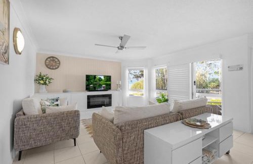 Scarness Apartment | Bright Coastal Stay with Pool and Beach View