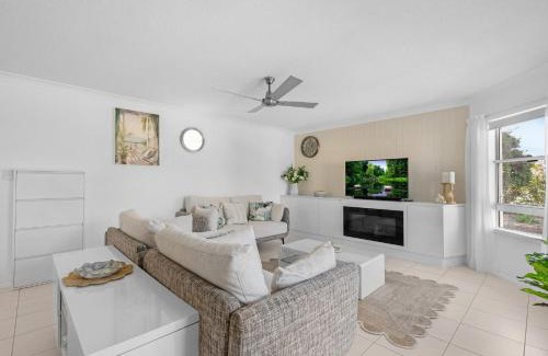 Scarness Apartment | Bright Coastal Stay with Pool and Beach View