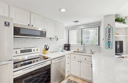 Hilton Head Condo | Bright condo with shared pools, walk to beach and short distance from Coligny