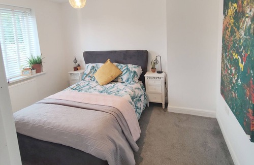 Tremorfa House | Bright & Cosy Cardiff Home near City Centre