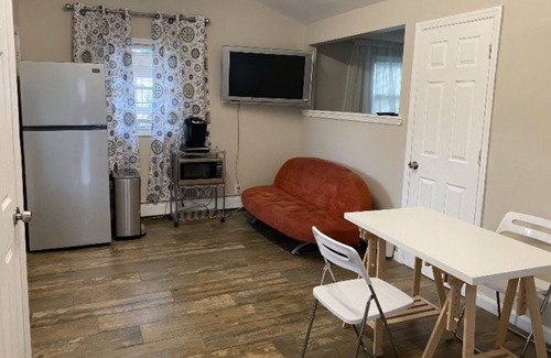 Long Beach Cottage | Bright Cottage Apartment walking distance to the beach.