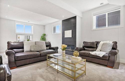 Conrich Apartment | Bright & Cozy 2-Bedroom Basement Suite