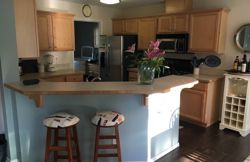 Lacey House | Bright cozy 3 Bedroom with Acess to Private Beach pet friendly!