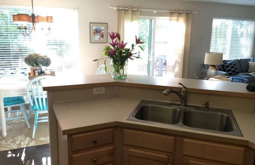 Lacey House | Bright cozy 3 Bedroom with Acess to Private Beach pet friendly!