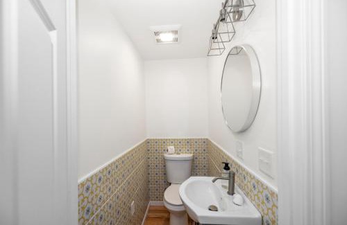 Scarborough House | Bright & Cozy 3BR Home by Pine Point Beach