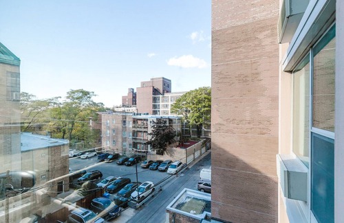 Edgewater Beach Apartment | Bright Edgewater 1BR w/Gym, Deck & Lounge, nr L, by Blueground