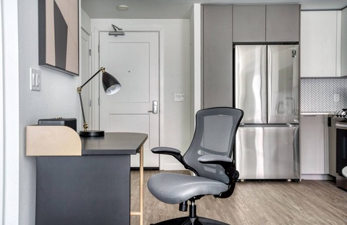 Emeryville Apartment | Bright Emeryville 1BR w/Pool, Gym & W/D, walk to Safeway, by Blueground