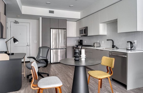 Emeryville Apartment | Bright Emeryville 1BR w/Pool, Gym & W/D, walk to Safeway, by Blueground