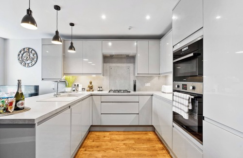 Seafront Apartment | 'Bright Gem by the Sea' - Central 2 bed premium flat near Brighton Palace Pier