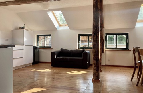 Muritz House | Bright guest apartment in the center of the village with a huge garden not far from the Havel spring